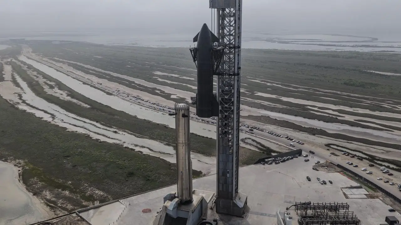 SpaceX组装星舰V3火箭,为首次发射完成主要加注测试
