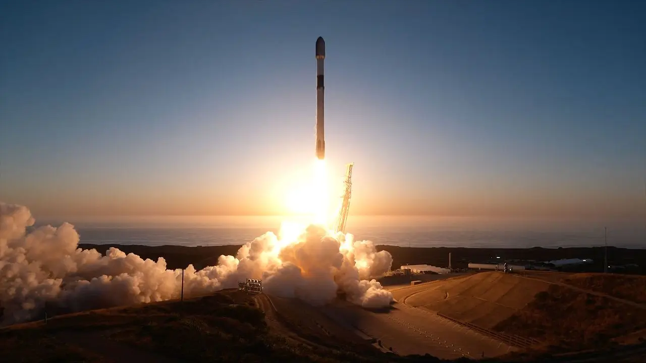 SpaceX 从加利福尼亚发射猎鹰 9 运载 24 颗星链卫星